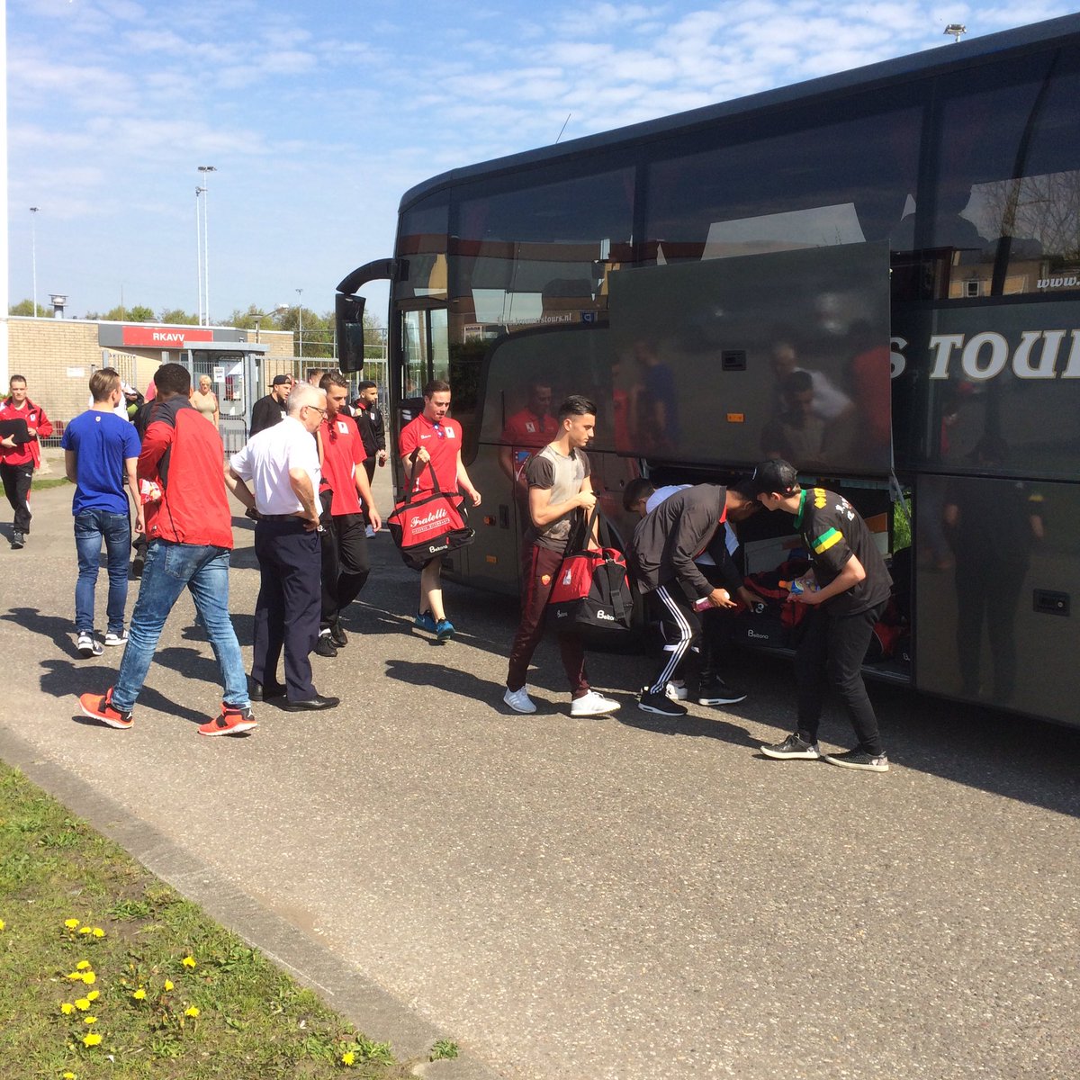 RKAVV_A1's tweet photo. JVOZ - RKAVV A1: aftrap 15.00 uur. Volg ons op twitter. https://t.co/NwylUyEn4S
