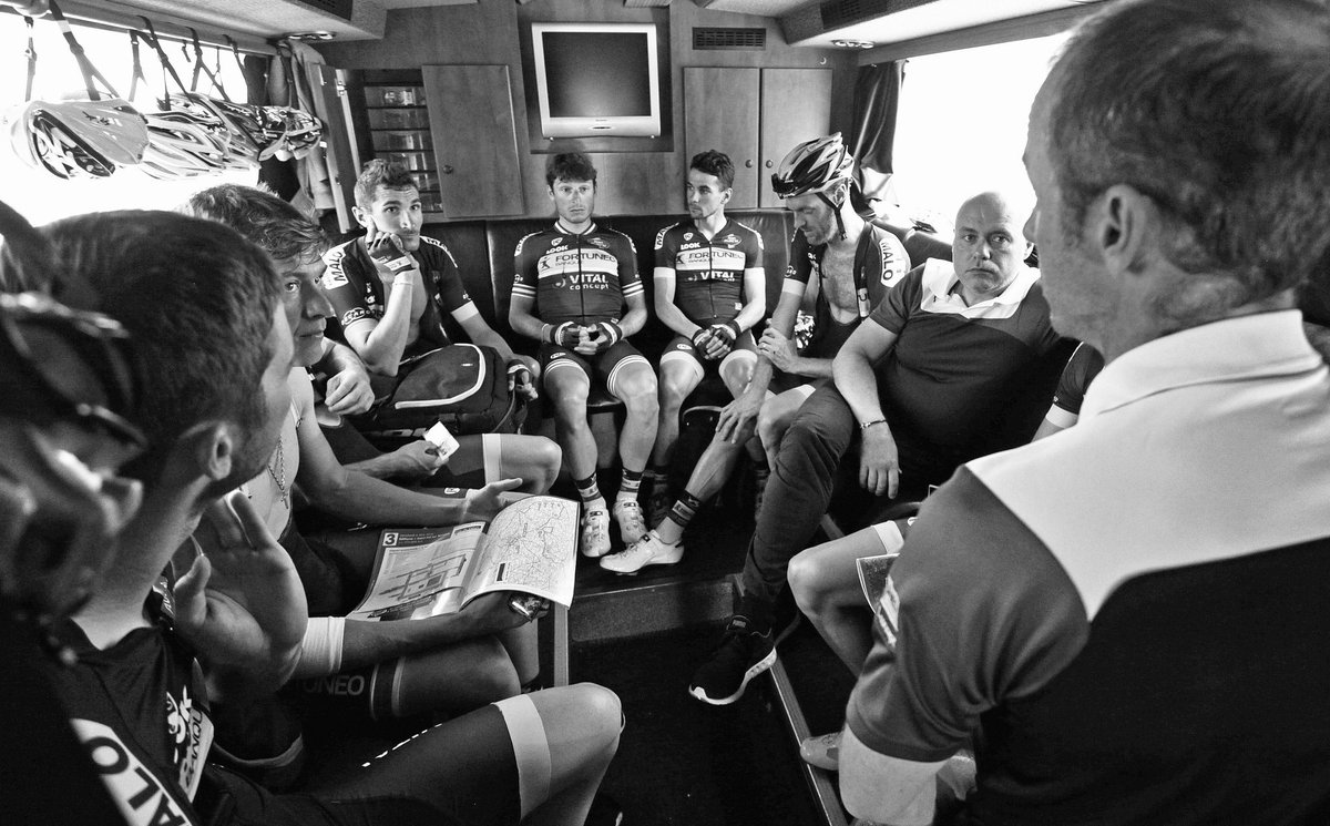 Derniers instants de concentration dans le bus avant le départ #4jdd #allezFVC #briefing