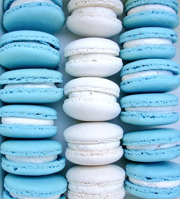 taeyeon and blue &amp; white macarons