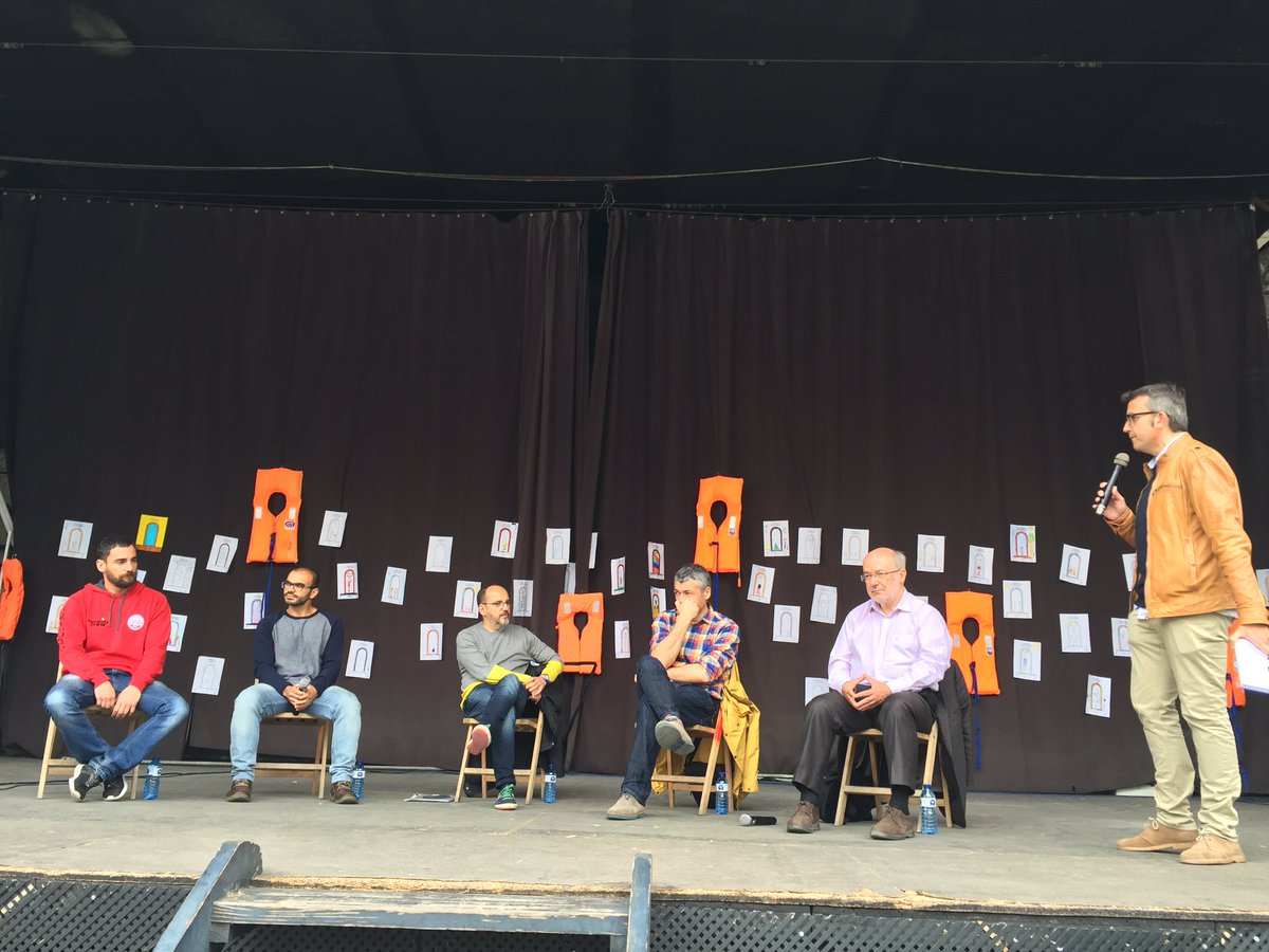 Comencem la taula rodona de #sitgesambelsrefugiats amb @PROACTIVA_SERV <a href="/carlescampuzano/">carles campuzano</a> <a href="/OriolAmoros/">Oriol Amorós 🎗 🇩🇪🇧🇪🇨🇭🏴󠁧󠁢󠁳󠁣󠁴󠁿</a> <a href="/jmterricabras/">Josep-M. Terricabras🎗️</a>