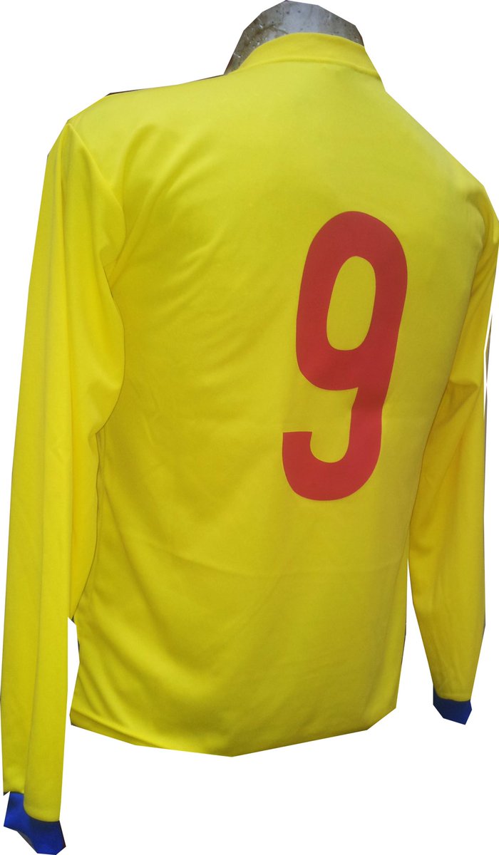 FutbolRetroCami's tweet photo. Llévate las camisetas tributo a Johan Cruyff del FC Barcelona! https://t.co/8XfyBfmtey