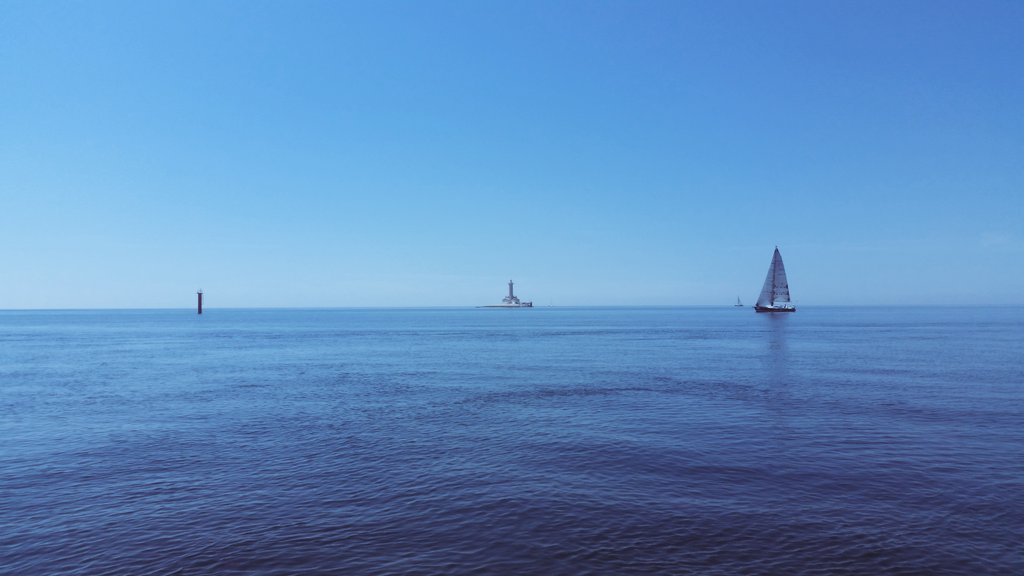 tplevnik's tweet photo. @Thinkseascape Porer lighthouse today and two days ago #duecento https://t.co/BQLcXKJ6EV