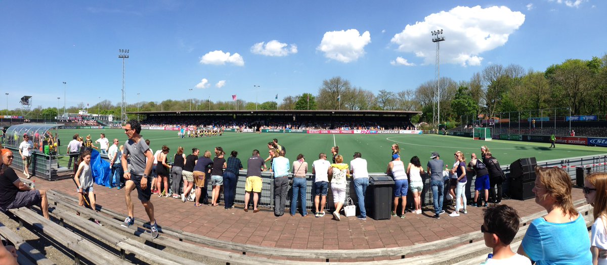 Finale play-offs hockey dames. #hockey #wagenerstadion <a href="/AHBCAmsterdam/">AH&BC Amsterdam</a> <a href="/AHBCdames1/">AH&BC Dames 1</a> <a href="/hcdenbosch/">hcdenbosch</a>