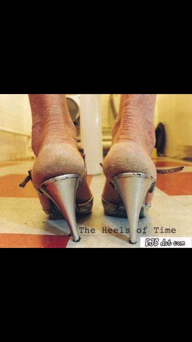 GeminiCM14's tweet photo. Don't b part of the #crustyfeetbrigade #luxurypedicures #dryskinremoval #flipfloppledge #sandlesdelight #feetandtoes https://t.co/S4ANmZm7D6
