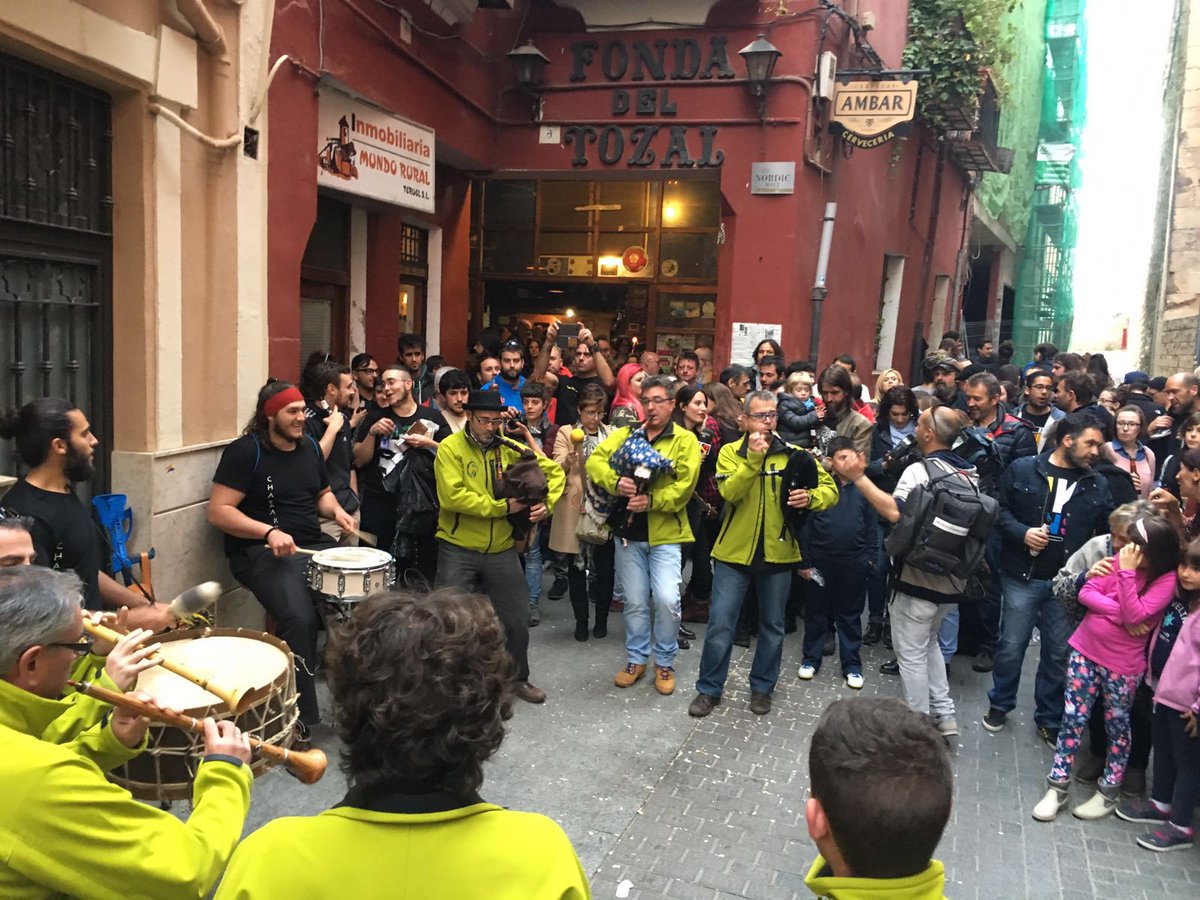 MariCovadonga's tweet photo. Un magnífico concierto, #Teruel se volcó en una jornada de solidaridad con los #refugiados #teruelrefugia gracias¡¡ https://t.co/Xgb3qXwCRC