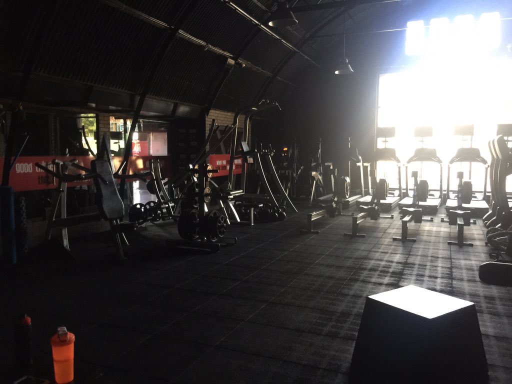 BadshahOBadsha's tweet photo. Power failure &amp;back up failure at the gym but clanging and banging continues... #nogivingup #ActAlpha #bodybuilding https://t.co/rQ15VeTTTy