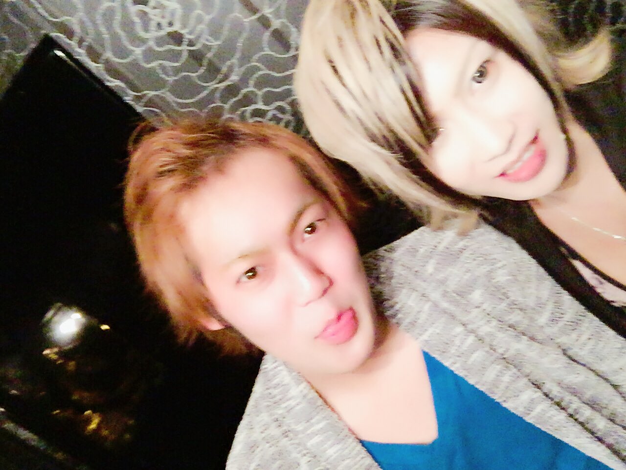 雅 Miyavi A Twitter おはよ 今日もハゲ散らかしてしまった真也くんと撮ったよー 笑 早くまたちゃんとエクステつけてきてよー ﾉ T Co Qzpmmj35wp Twitter