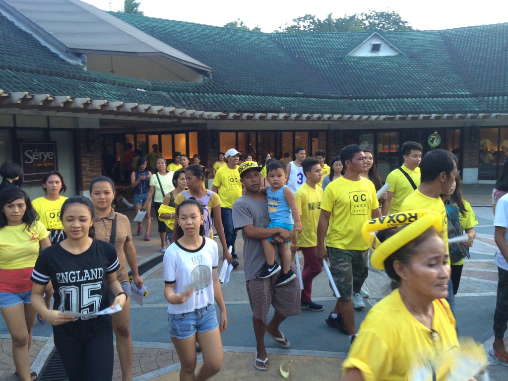 am_malaya's tweet photo. Nakarating na din! Me and my fellow yellow warriors for #RoxasRobredo! Umpisa pa lang yan. MAR ROXAS NATION https://t.co/9sqwWrgHP6