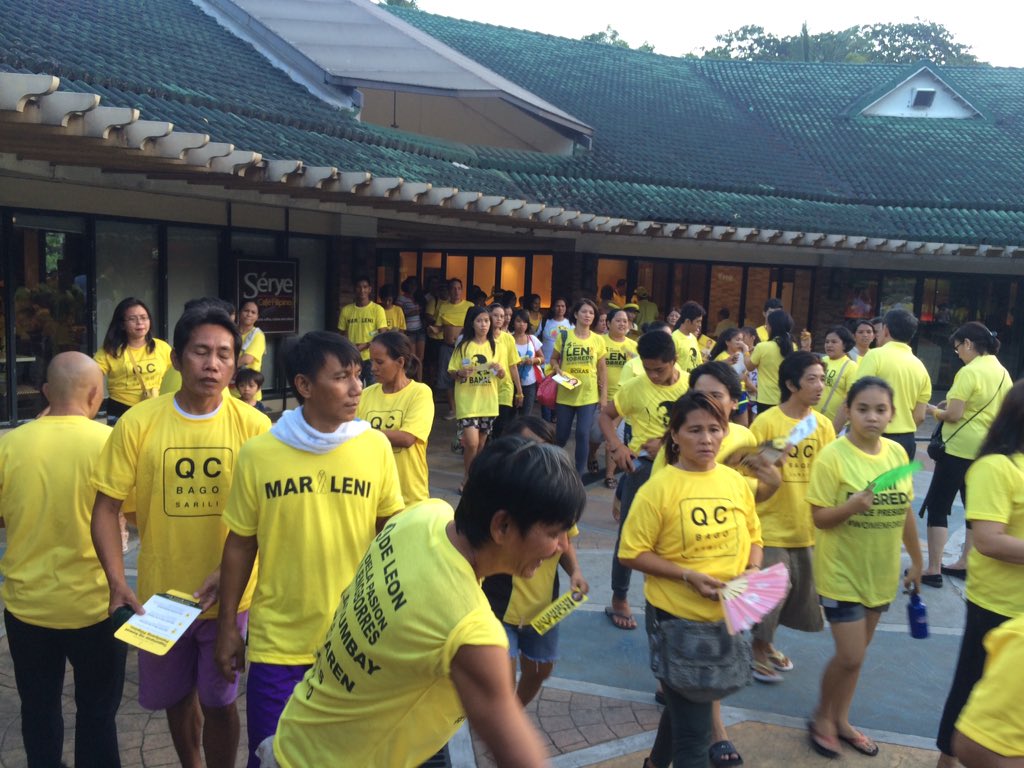 am_malaya's tweet photo. Nakarating na din! Me and my fellow yellow warriors for #RoxasRobredo! Umpisa pa lang yan. MAR ROXAS NATION https://t.co/9sqwWrgHP6