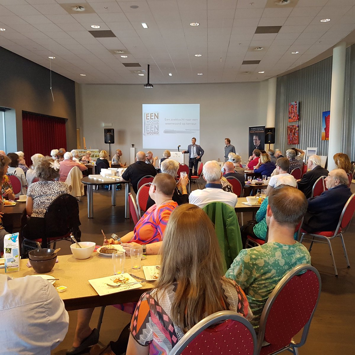 Kadetje Cultuur Frank Westerman trekt 75 gasten: Kunstplaza Schurer <a href="/Jolienbennema/">Jolien Bennema</a> <a href="/VanderveenAssen/">Warenhuis Vanderveen</a> <a href="/CultHartAssen/">Cultureel_Hart</a>