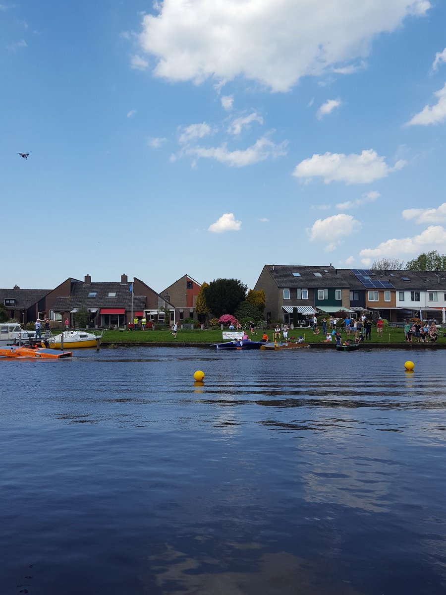KMSolarTeam's tweet photo. 3e bij het hardlopen we zijn weg @NKzonnebootrace #kmto #KMsolarTeam https://t.co/8UdQP7iWqq