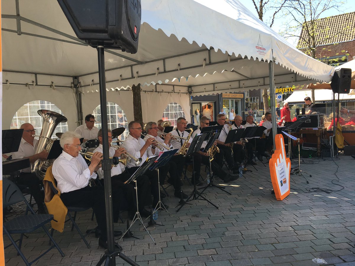 YJeuken's tweet photo. Venray viert de verlenging van de titel 'Fairtrade gemeente'!! https://t.co/odKY5q88Mv