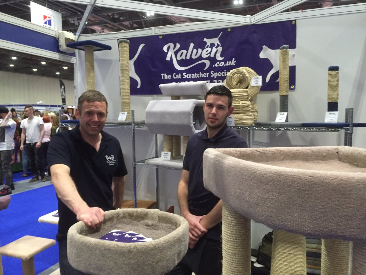 Petwissimo's tweet image. Lovely guys and great cat scratchers @KalvenDesign 🐱 @nationalpetshow #cats