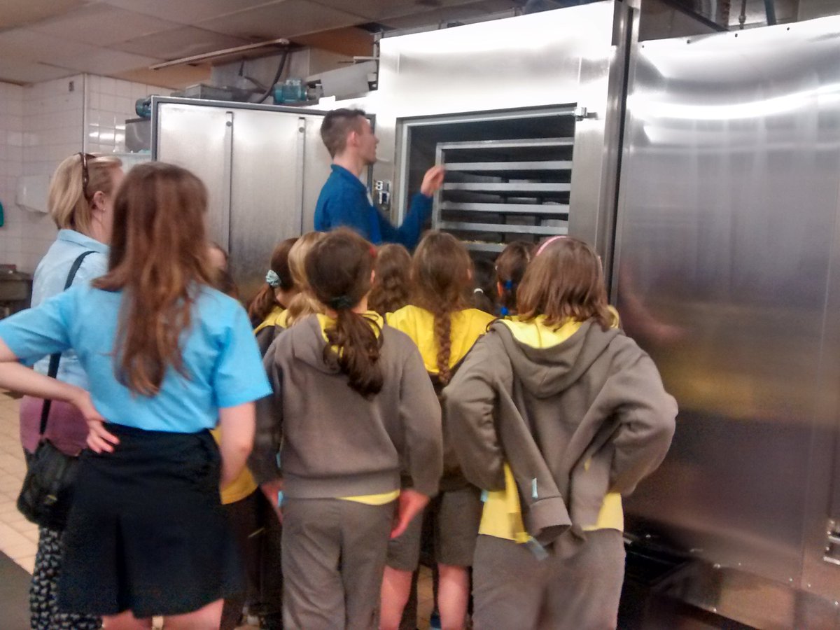 SparkyJG's tweet photo. Fab time on 'farm to fork' @Tesco High Wycombe with 2nd HW Trinity rainbows &amp;  brownies @Girlguiding @gguidingbucks https://t.co/GIEoNpJEVa