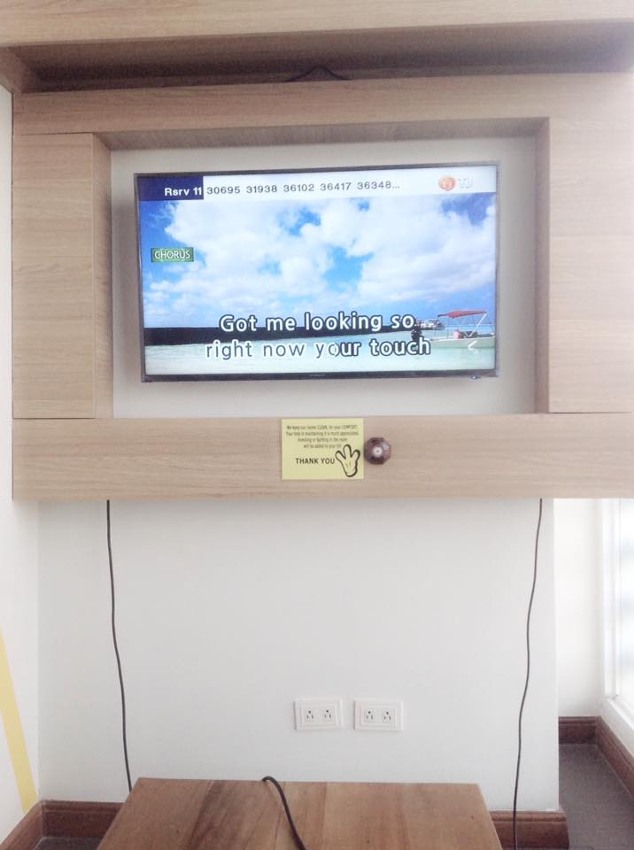 ItsHeidelle_'s tweet photo. Videoke pa moree! 🎤🎶 https://t.co/r7VGSEIomR