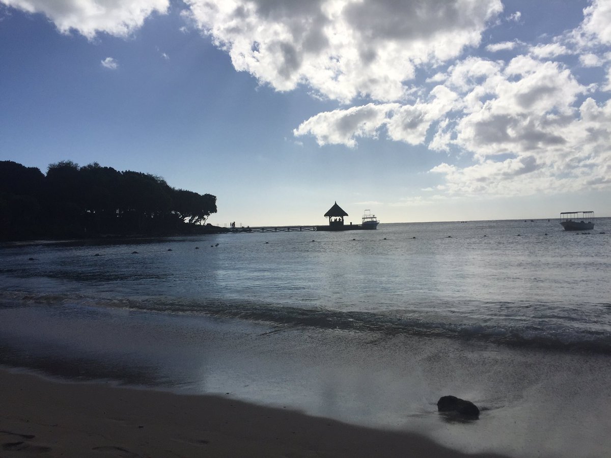 BernaHow's tweet photo. Un après midi à albion #mauritius #beach #sunset https://t.co/Dq2FSaRq5l