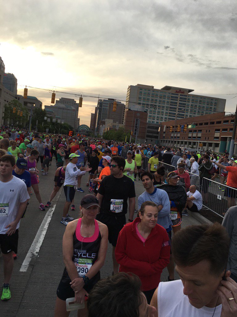 ZachMyersNews's tweet image. Almost race time! @FOX59 @500Festival #IndyMini