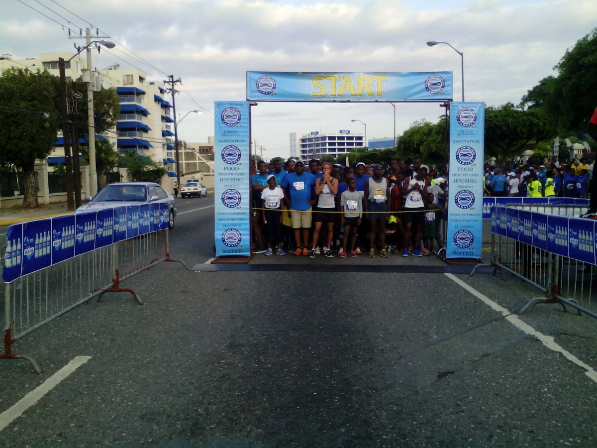 FoodForThePoorJ's tweet photo. And our runners are ready to go! #FFTP5K #FoodForThePoorJa https://t.co/Yp3zbD1HT4