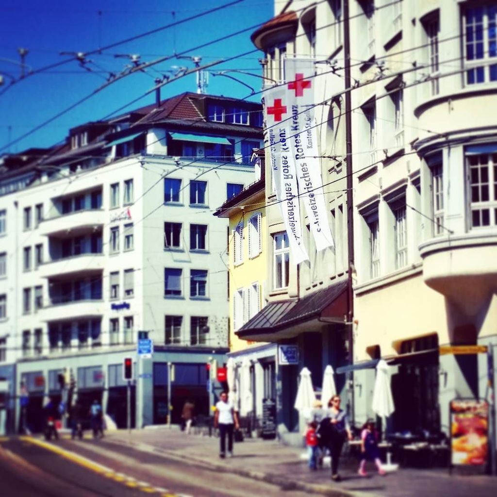 TheCaringTimes_'s tweet photo. weltrotkreuztag auch in der stadt @sanktgallen pro memoriam #henry #dunant gründer des roten kreuzes schweiz #redcr… https://t.co/3ZTaXYyKxb