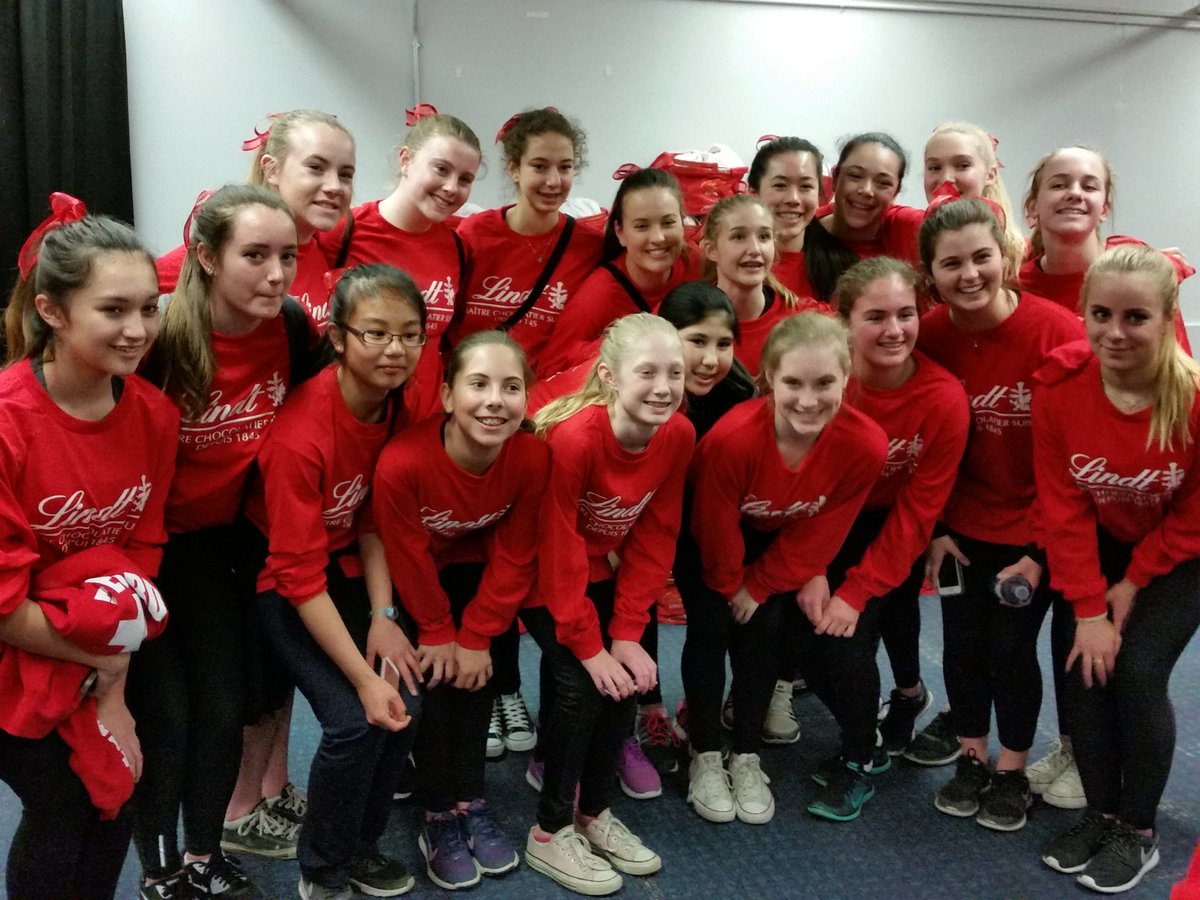 Our skaters were proud to volunteer for Lindt at Stars on Ice. #lindtmakeadifference #merakilove