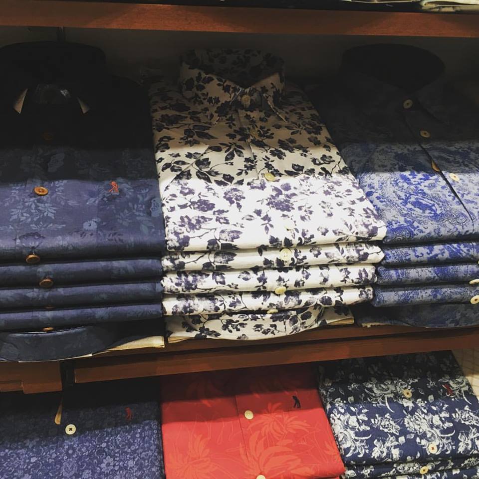 BUSociety's tweet photo. Summer holidays are here, where are you heading? Stock up on our #tropical prints before you fly.#BurntUmber #prints https://t.co/7ExLn8mw4d