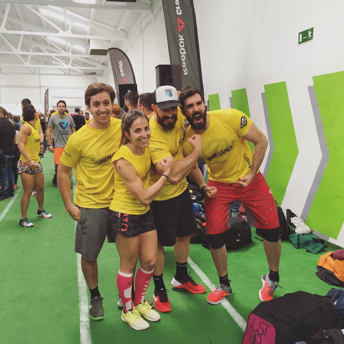 crossfiteras's tweet photo. Vamos ese ⚫️ Black Team de @crossfita6 !! Dándolo todo en los #UnionGames Aún con alguna lesión, pero 💪🏼 https://t.co/IIeuc6OVkJ