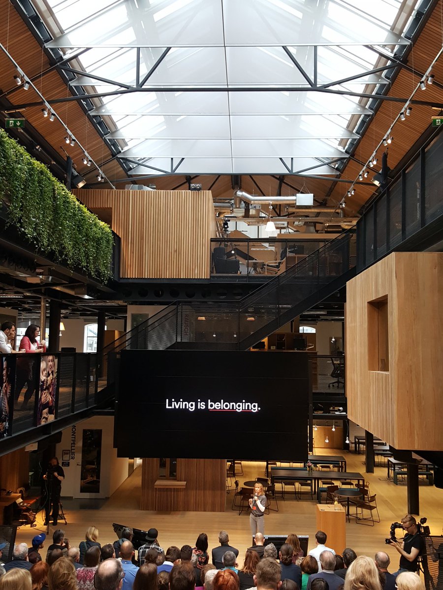 JoanScalesIT's tweet photo. #airbnbmeetup #airbnbOscailte great turn out for first Irish meet up. Fab new offices.  @IrishTimesLife https://t.co/1lZ8OUo53n