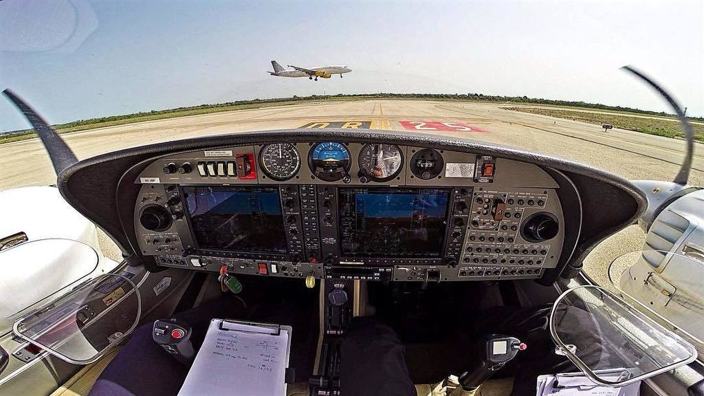 DeltaBravo33's tweet photo. Instagram : by cesda_ato - #A320 @vueling Trainning Reus Airport ✈️ #CESDA #UniversityPilot #Cesda_pilot #ATPL #Un… https://t.co/3Bw333vpoU