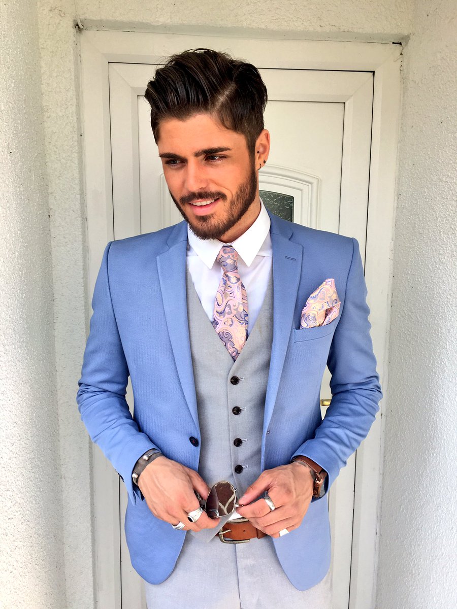 SamReece's tweet photo. Today for the wedding my jackets @crossandjones89 from @henley_house styled by @Tommy_Lizzy https://t.co/RDDBXPoqPB