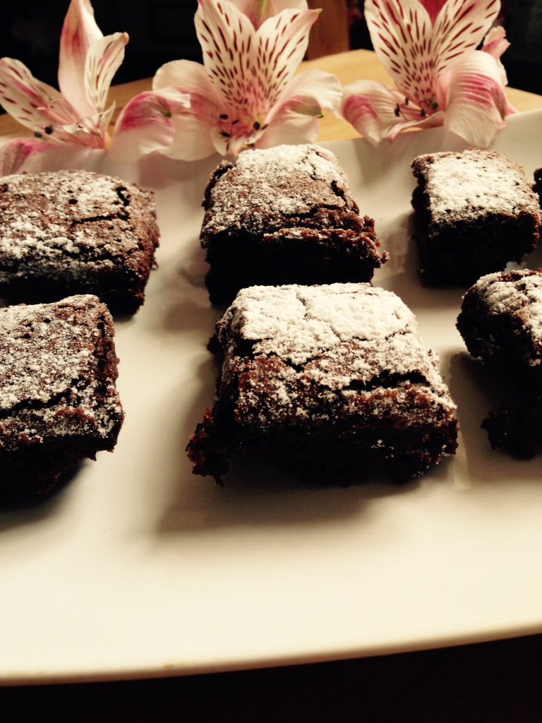 PrachiIyer's tweet photo. @ranveerbrar #saturdaymenu Vegan chocolate brownies for friends g2g https://t.co/43xLV82VN8