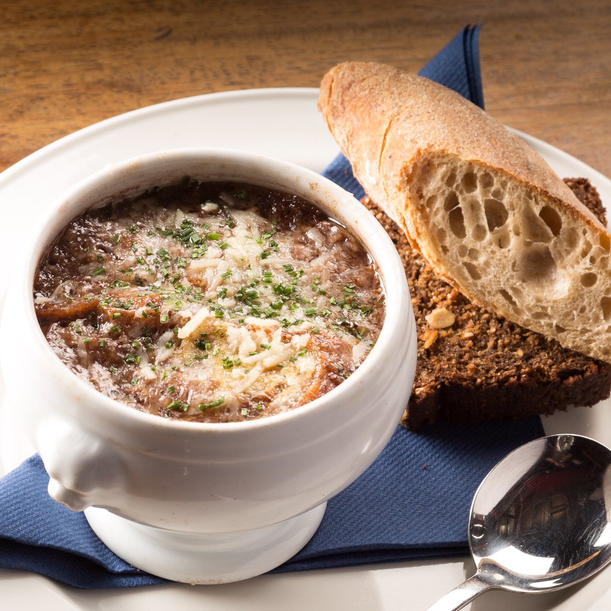 lGueuleton's tweet photo. Beautiful and warming French Onion Soup, best cure to our promised heatwave☔️☔️☔️☔️☔️☔️ #frenchfood #falsesummer https://t.co/cWArSoHDJA