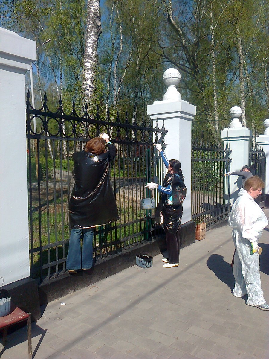 1.Сотрудники министерства сельского хозяйства Тульской области приняли участие в областном субботнике.