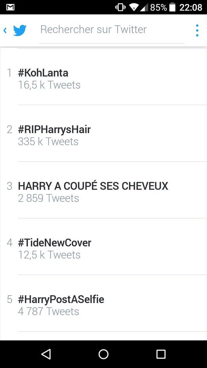 mel_caramel28's tweet photo. #RIPHarrysHair #HarryPostASelfie #ProudOfHarry #HARRYTAKEASELFIE #ThanksHarryForDonating #ThankYouHarry Harry Styles https://t.co/HhaBUqCVRp