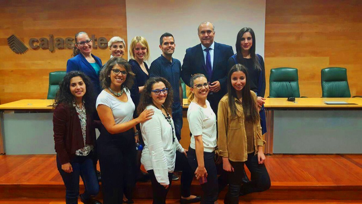 JAPtw's tweet photo. Con el grupo de alumnos de @EMCOM_escoex durante la sesión que impartí sobre "Gabinetes de Comunicación". Gracias https://t.co/7bmjdnOix8
