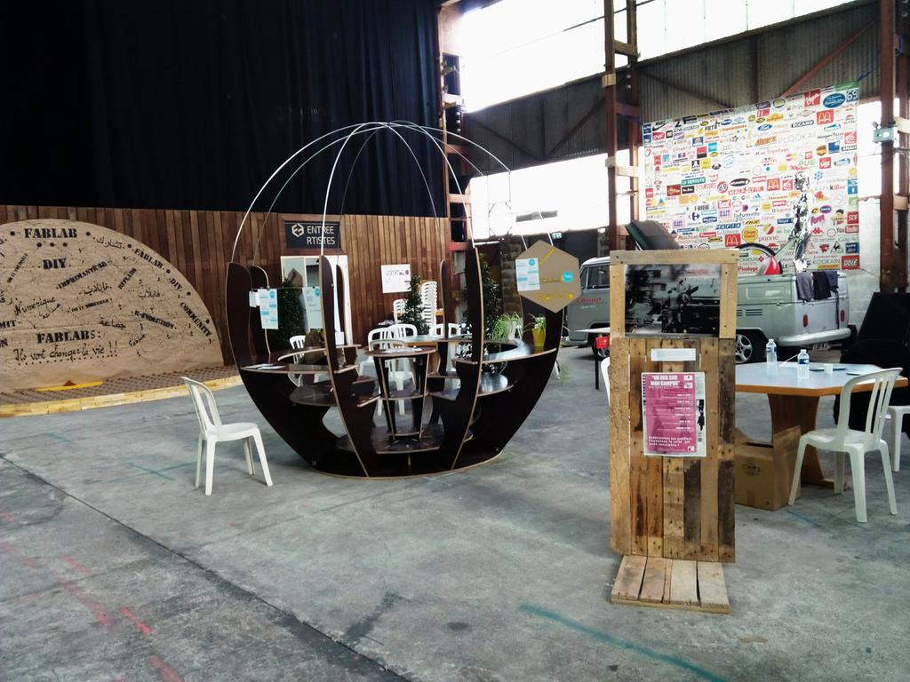 comm1possible's tweet photo. Nacelle en position au #fablabfest https://t.co/FIJdEDXYWK