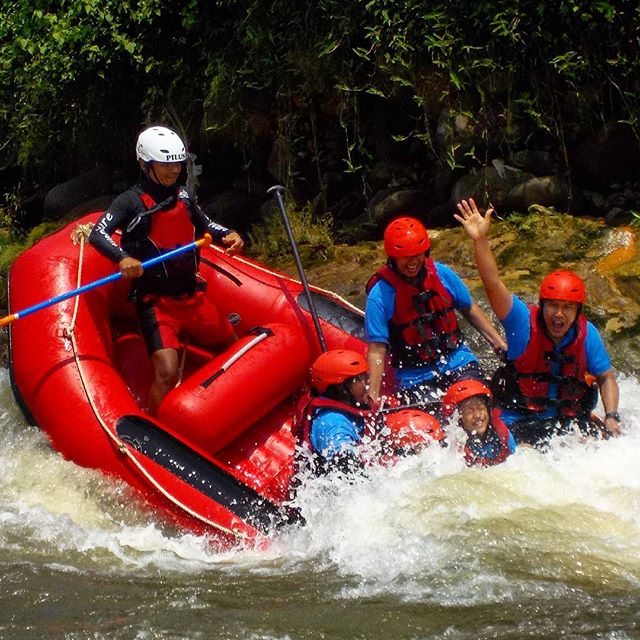 c_aventure's tweet photo. Happy padling on #get #ready to get #wet .. on cianten river #rafying #adventure #rafting #… https://t.co/9ldEUOp0kD https://t.co/JBJuXjG3uV
