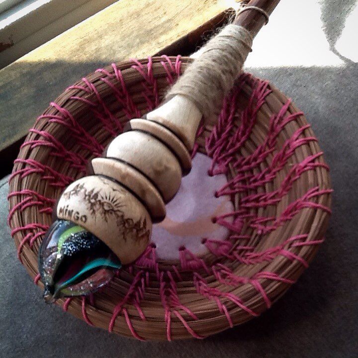 DragonwoolSheep's tweet photo. from m1sspiggy :: Beautiful spindle, great workmanship, spins wonderfully! #supportspindles #supportspindle #handsp… https://t.co/JZSZfiiJDe