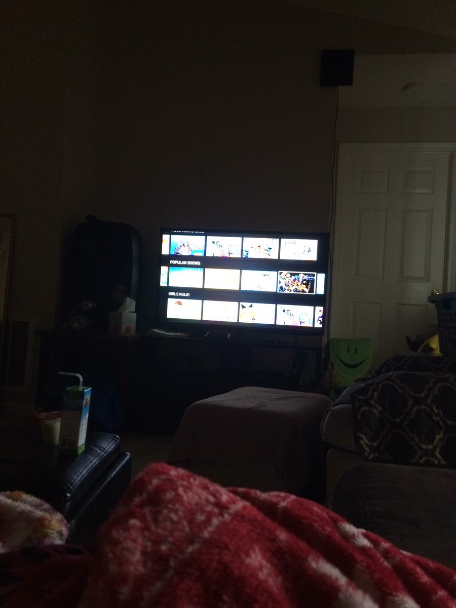 br96850505's tweet image. Chilling while my dad finds something to watch! #SoNOTfun