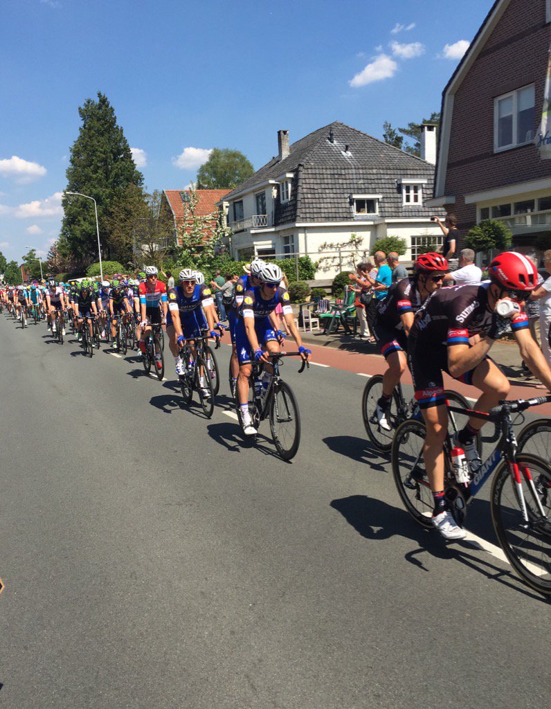 CvanderKnaap's tweet photo. Giro in Ede.🚴🏿🚴🏿🚴🏿 https://t.co/AkbKzu5syY