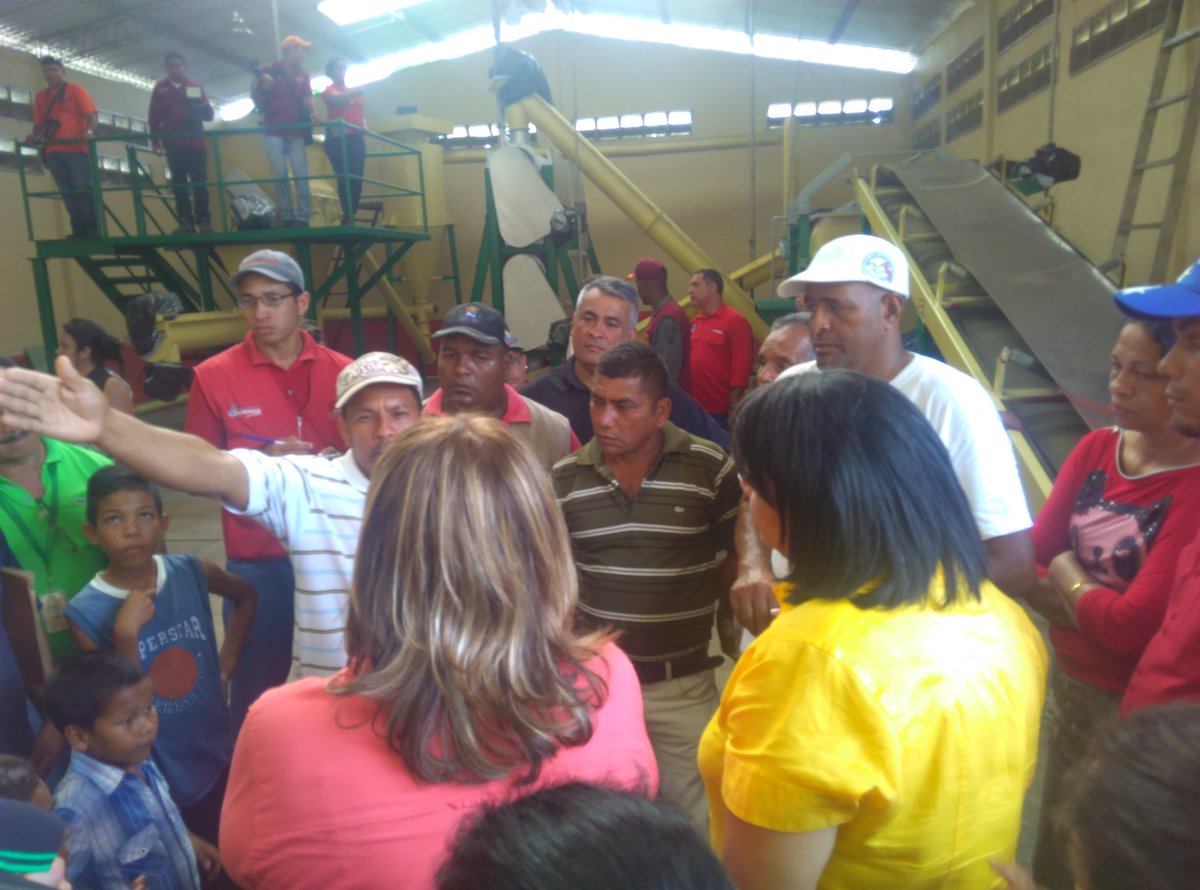 MONProduccion's tweet photo. Recorrimos junto a la Gob @yelitzePSUV_ Planta Procesadora d Alimentos para Animales d Punceres @jesusjegzaca https://t.co/EzNggzMIkv