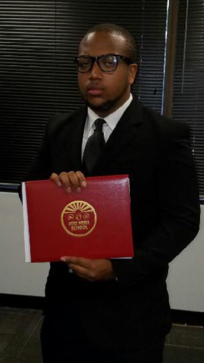 jalen_carroll2's tweet photo. Graduated yesterday from Ohio Media School #Gotmydiploma #graduatingagain https://t.co/Mx0lxc10U9