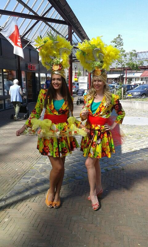 Tot 16:00 uur zijn de Fruit Girls in Rhoon centrum.