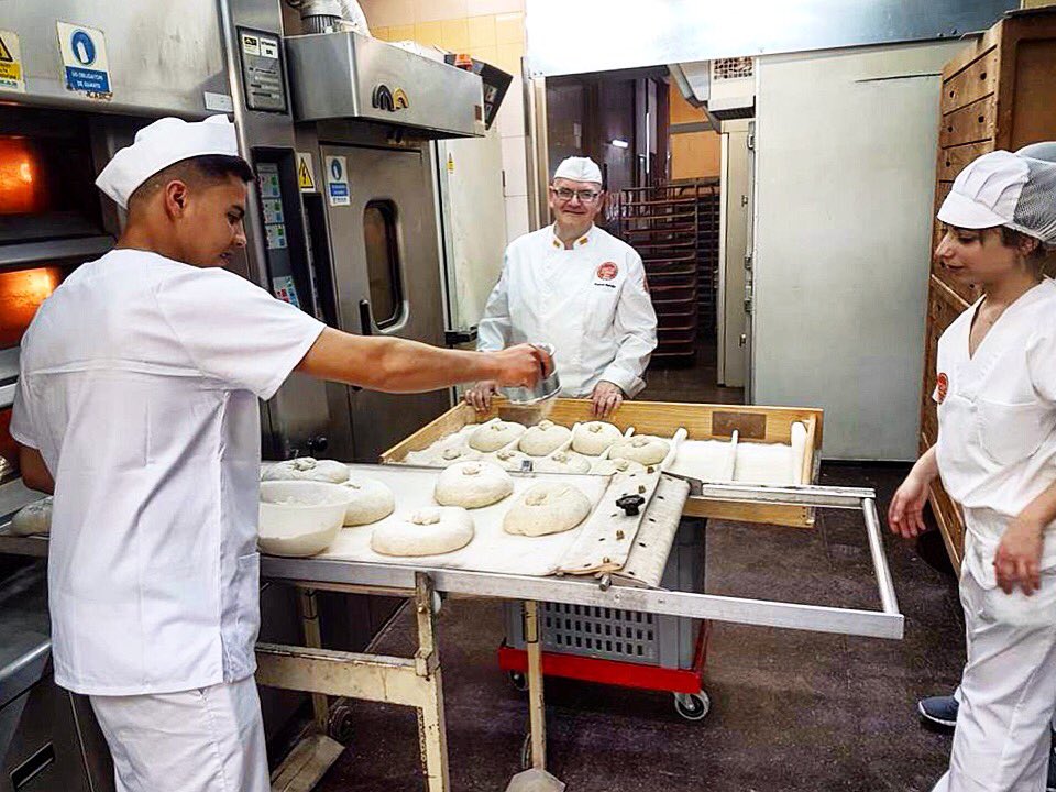 gremipabcn's tweet photo. Curs d'iniciació fleca.
Curso iniciación panadería.
https://t.co/EELt4QyHC7.  #cursopanaderia #panadero  #flequer https://t.co/cz0mcNNV3G
