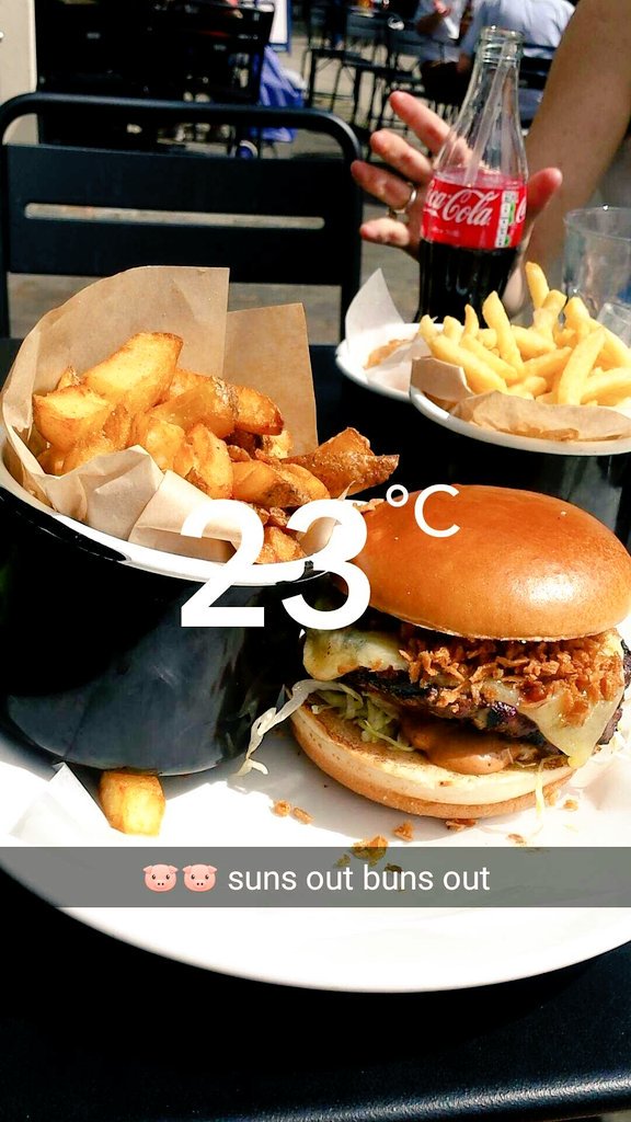misskarriep's tweet image. what better way to celebrate your besties bday than an @byronhamburgers in the lovely sun yesterday 🌞 #byronburger