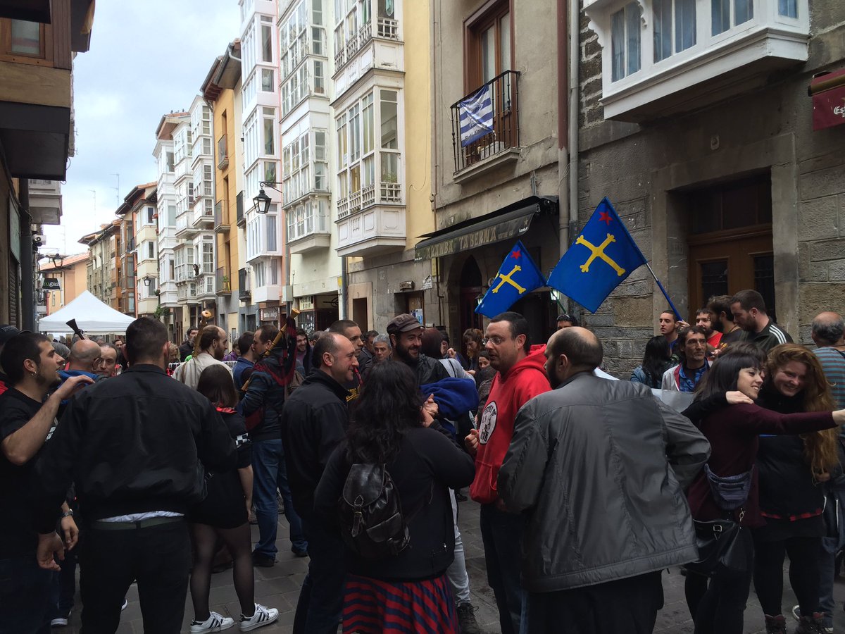 Totalmente CONFIRMAO: Gasteiz ta tomao por Asturies. 😊 CC/ <a href="/Glayios/">Glayíos/Oihuak</a>