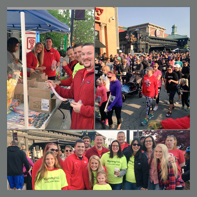LizAndrevich's tweet photo. D444 &amp; D410 volunteering as #OneTeam @ The Mommy Mile! #G494RDOS #G494UnSelfie @KellySakai1 @EdwardTD444 @rickd0055 https://t.co/S0BTX8nkoD
