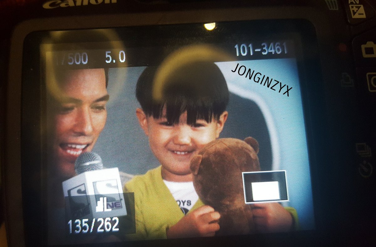 Jonginzyx's tweet photo. 160507 #태오 Taeoh whined for the ninibear and look how happy he is when he got it ㅠㅠㅠㅠ so adorable https://t.co/VLR3cmUp9Z