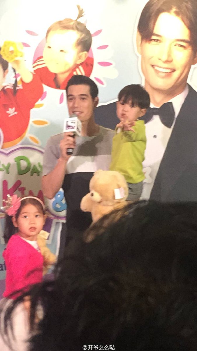 EXOBEAKHYUN_TB's tweet photo. #แทโอ เห็นแฟนๆอุ้มนีนี่แล้วอยากได้ก็เลยร้องจะเอา5555555  |yehetflew0412|
https://t.co/buPBHel3qw