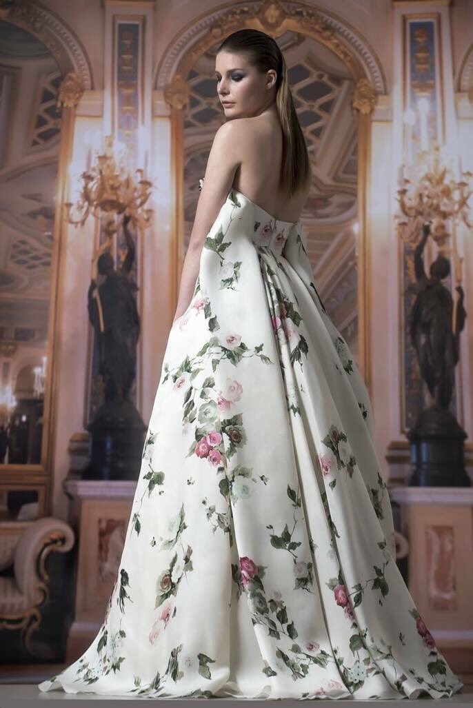 SPRING IS KISSING ME SOFTLY. 🌸

worldwidecouture.com
#WWC #IsabelSanchis #fashion