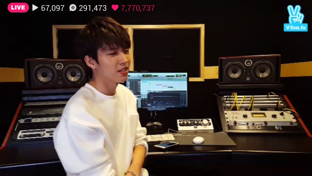 nwhbaby91's tweet photo. WOOHYUN ENJOYING HIS OWN MUSIC 😚😚😚 https://t.co/2lTd5vLEvP
